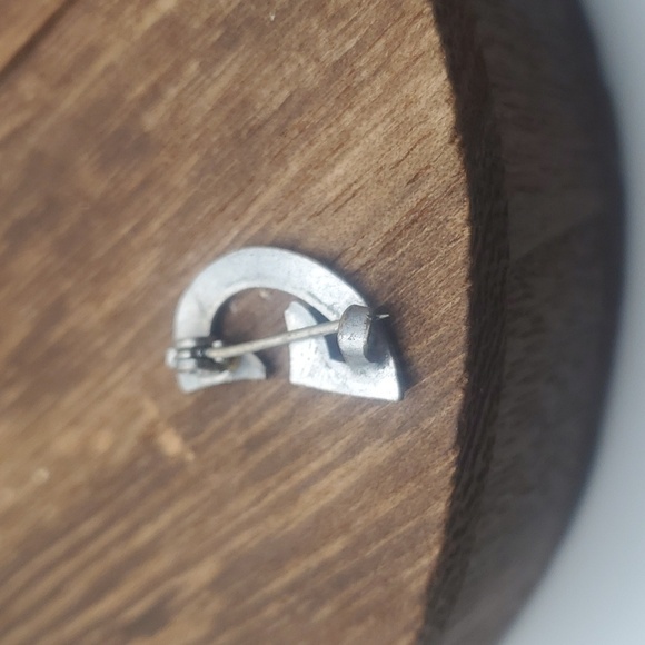 B642 initial G pin brooch - Picture 2 of 2